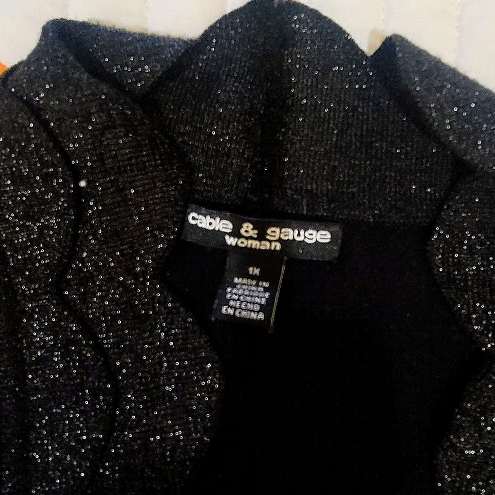 Cable and Guage 1X open front scalloped edge sweater